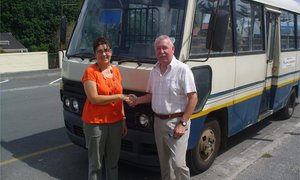 B’Bos skoolbus aan LS Gansbaai geskenk